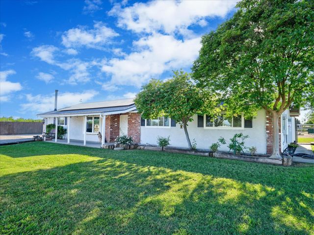 3765 N Greenwood Avenue, Sanger, CA 93657