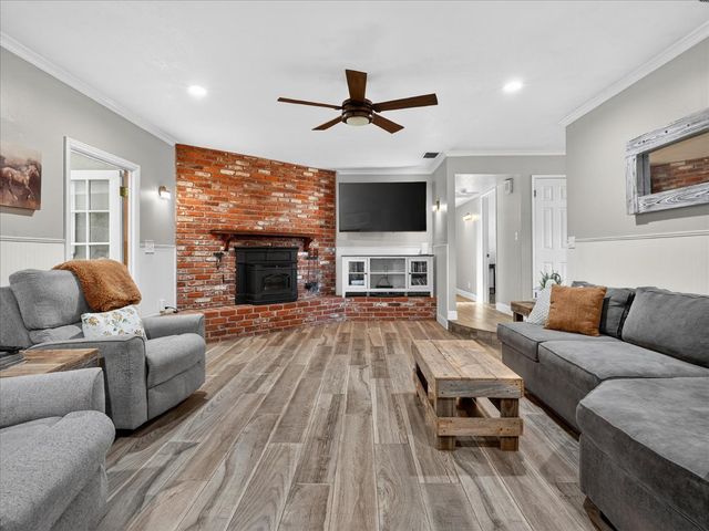 3765 N Greenwood Avenue, Sanger, CA 93657