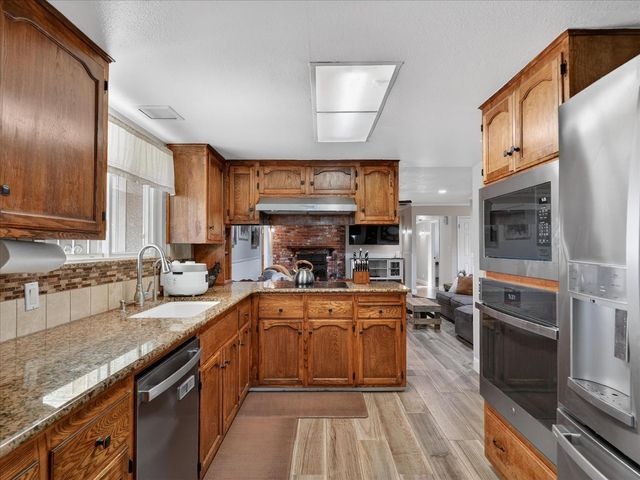 3765 N Greenwood Avenue, Sanger, CA 93657