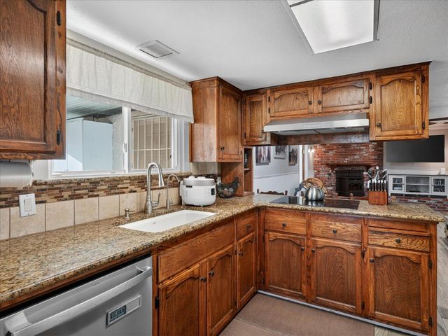3765 N Greenwood Avenue, Sanger, CA 93657