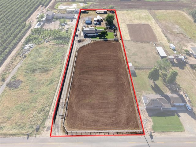 3765 N Greenwood Avenue, Sanger, CA 93657