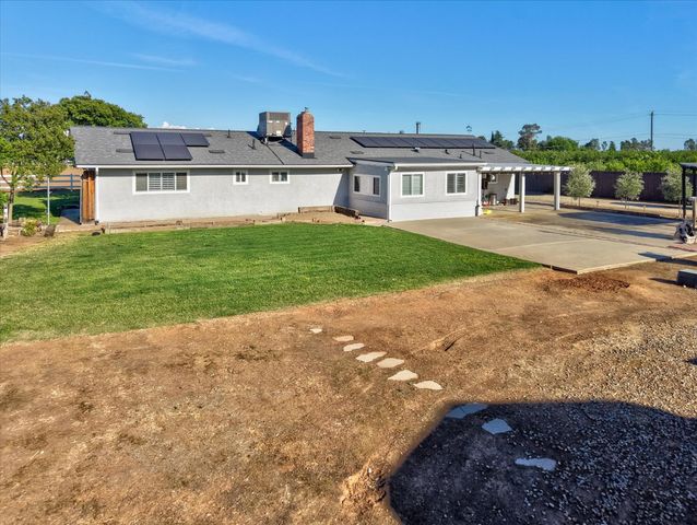 3765 N Greenwood Avenue, Sanger, CA 93657