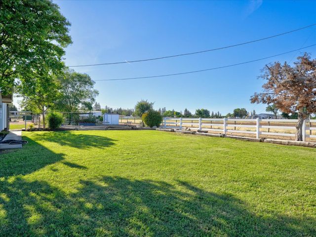 3765 N Greenwood Avenue, Sanger, CA 93657