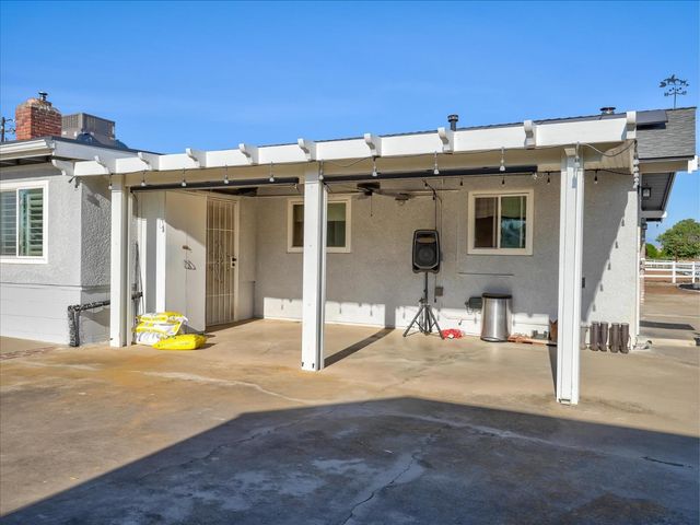 3765 N Greenwood Avenue, Sanger, CA 93657