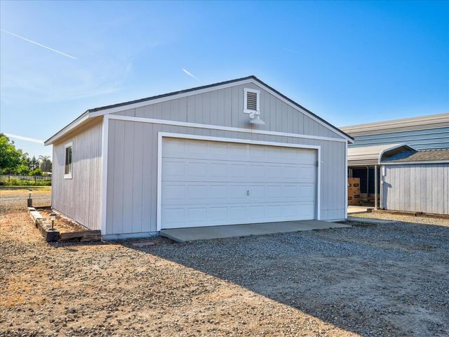3765 N Greenwood Avenue, Sanger, CA 93657