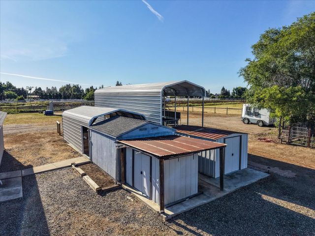 3765 N Greenwood Avenue, Sanger, CA 93657