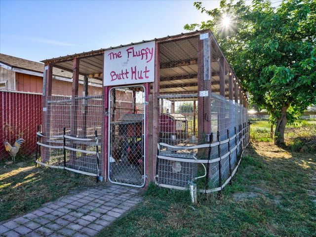 3765 N Greenwood Avenue, Sanger, CA 93657