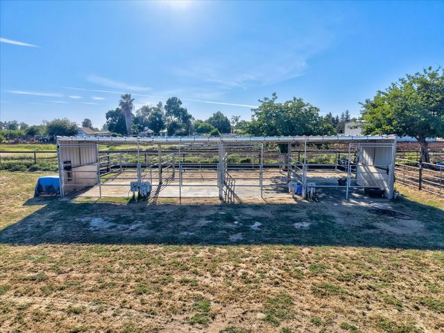 3765 N Greenwood Avenue, Sanger, CA 93657