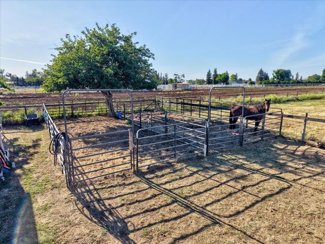 3765 N Greenwood Avenue, Sanger, CA 93657
