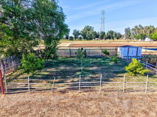 3765 N Greenwood Avenue, Sanger, CA 93657