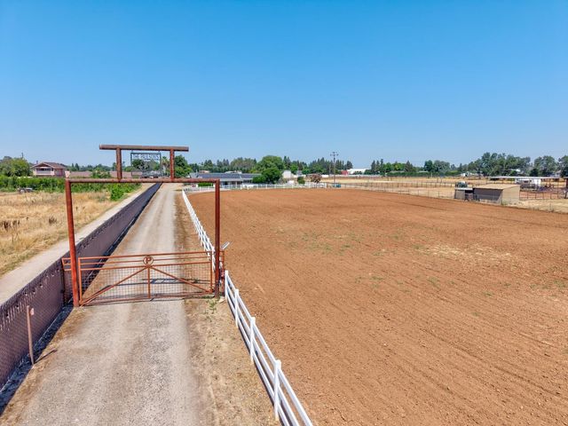 3765 N Greenwood Avenue, Sanger, CA 93657