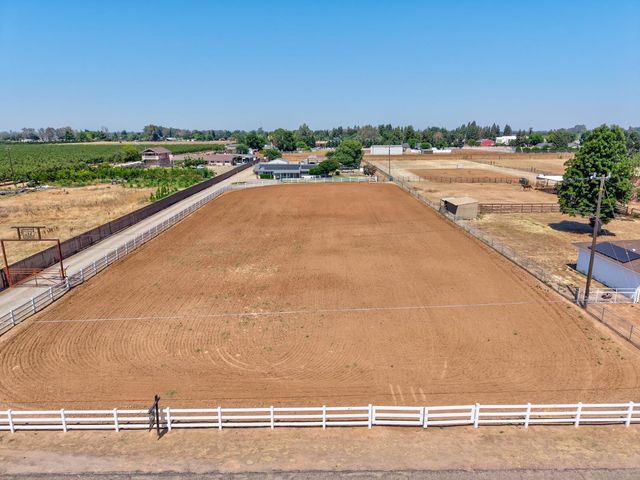 3765 N Greenwood Avenue, Sanger, CA 93657