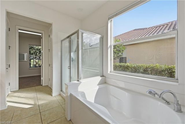 2067 Vermont LN, Naples, FL 34120