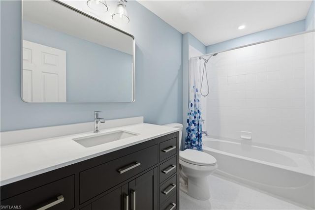 2067 Vermont LN, Naples, FL 34120