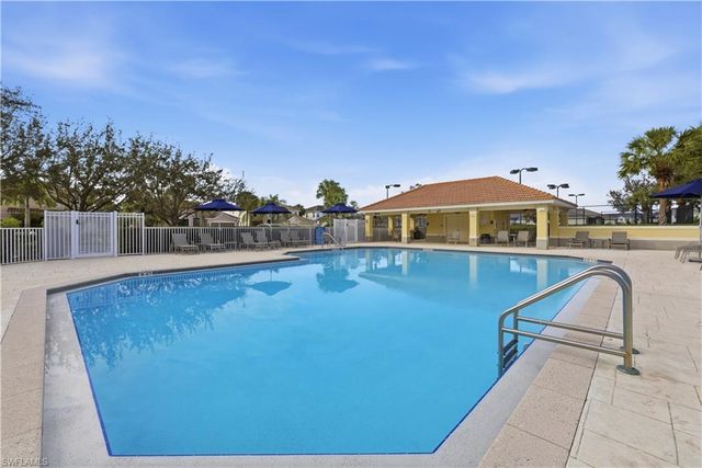 2067 Vermont LN, Naples, FL 34120