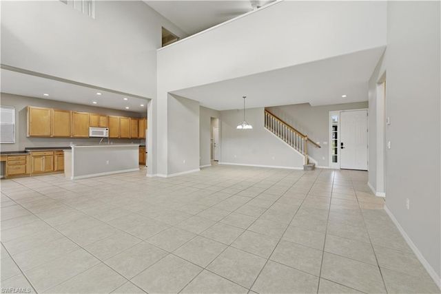 2067 Vermont LN, Naples, FL 34120