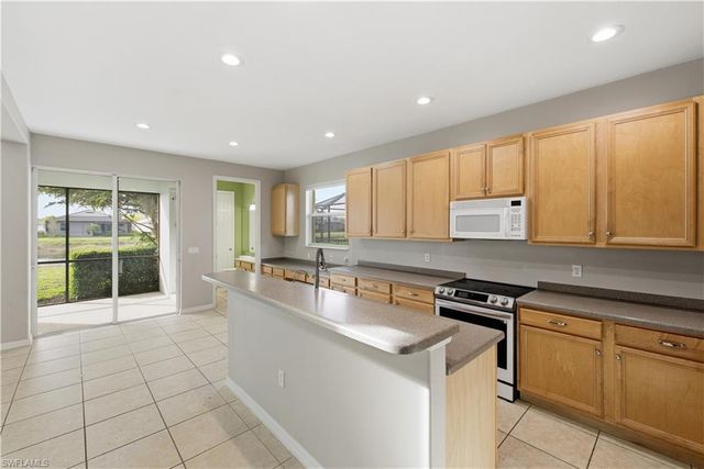 2067 Vermont LN, Naples, FL 34120