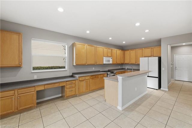 2067 Vermont LN, Naples, FL 34120