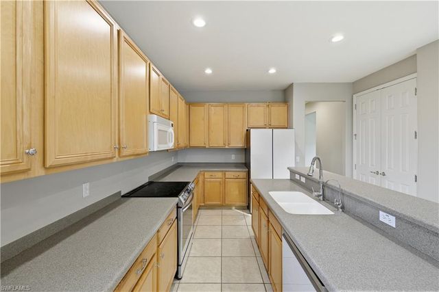 2067 Vermont LN, Naples, FL 34120