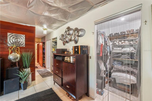 10134 WHITE TROUT LANE, Tampa, FL 33618