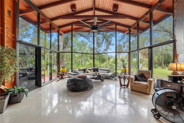 10134 WHITE TROUT LANE, Tampa, FL 33618