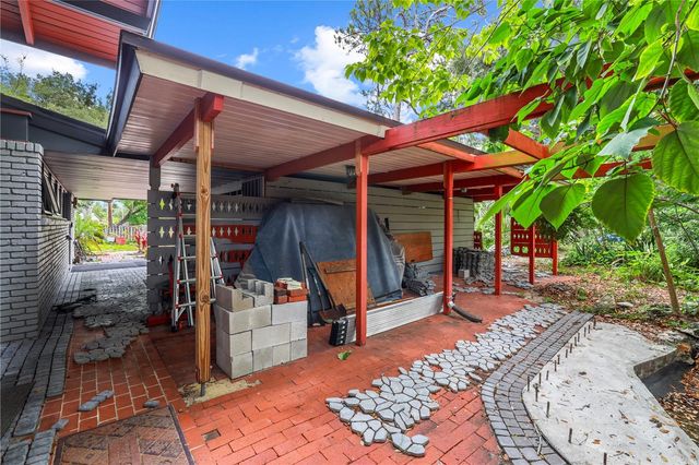 10134 WHITE TROUT LANE, Tampa, FL 33618