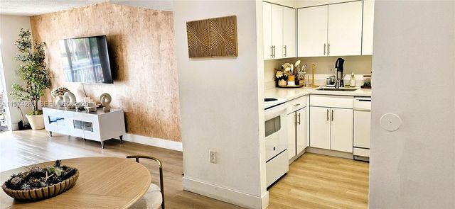 4804 NW 79th Ave 201, Doral, FL 33166