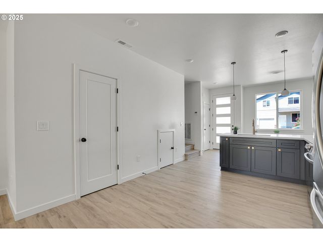 14816 Ne Couch St 3, Portland, OR 97230