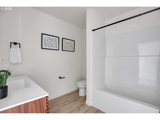 14816 Ne Couch St 3, Portland, OR 97230