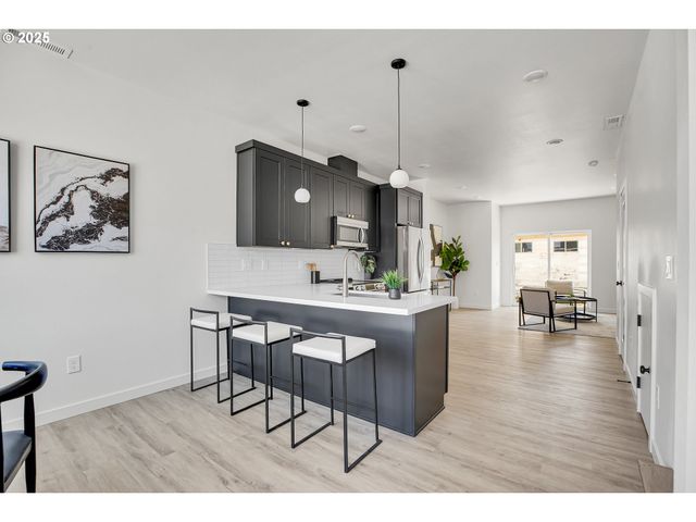 14816 Ne Couch St 3, Portland, OR 97230