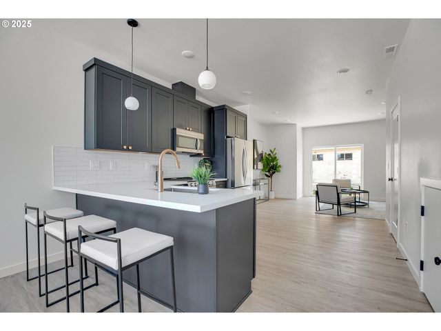 14816 Ne Couch St 3, Portland, OR 97230