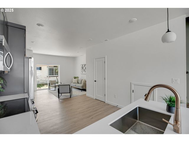 14816 Ne Couch St 3, Portland, OR 97230