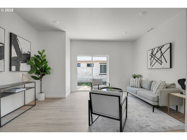 14816 Ne Couch St 3, Portland, OR 97230