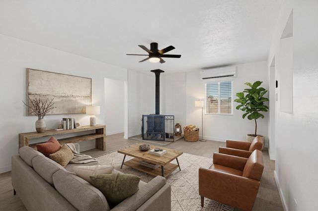 32 Lucero A-B, Santa Fe, NM 87508