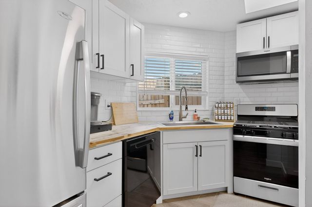32 Lucero A-B, Santa Fe, NM 87508
