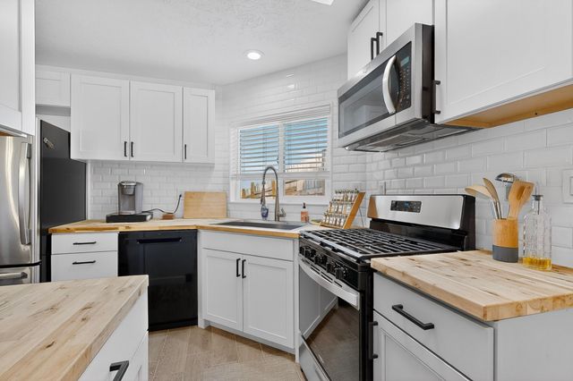 32 Lucero A-B, Santa Fe, NM 87508