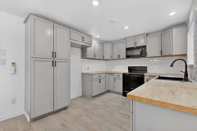 32 Lucero A-B, Santa Fe, NM 87508
