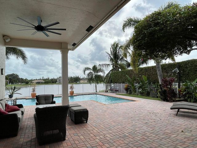 11710 Paradise Cove Lane, Wellington, FL 33449