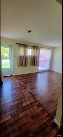 5519 Holborn Drive, St Louis, MO 63121