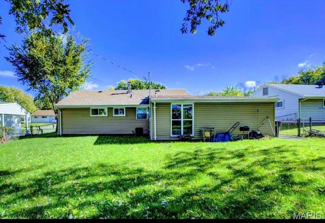 5519 Holborn Drive, St Louis, MO 63121