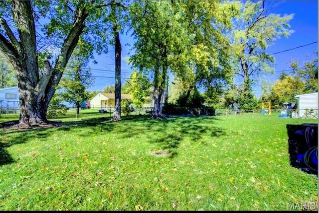 5519 Holborn Drive, St Louis, MO 63121