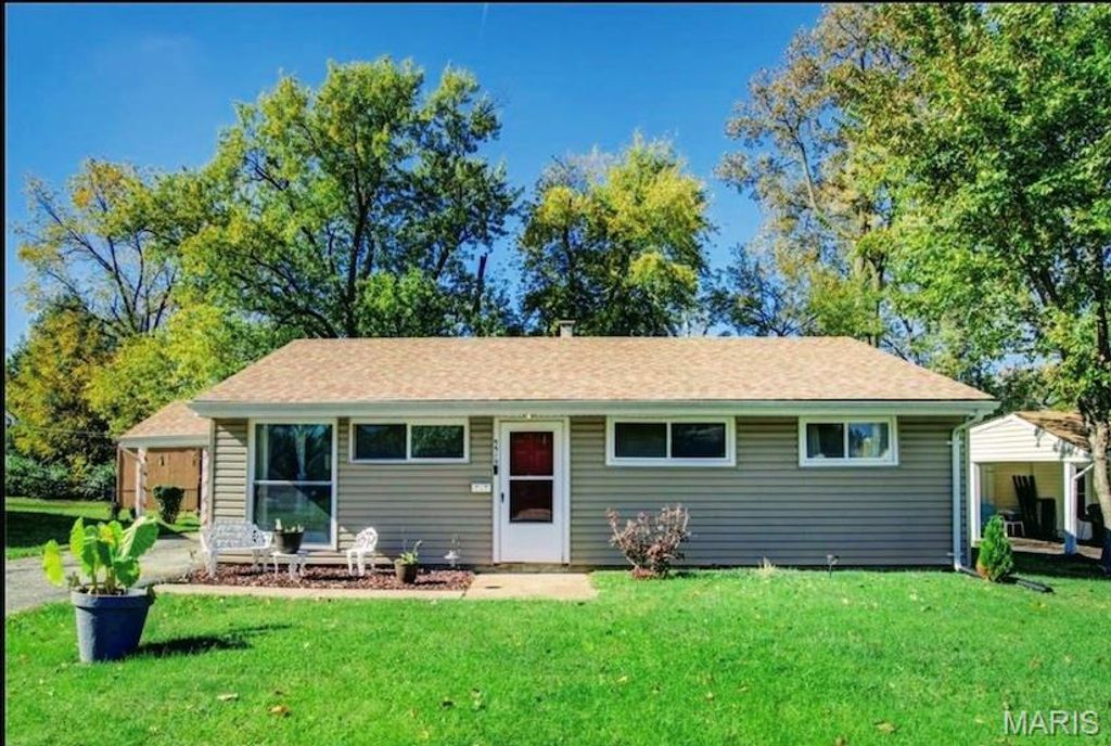 5519 Holborn Drive, St Louis, MO 63121