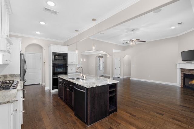 10 EUREKA TRL, Atoka, TN 38004