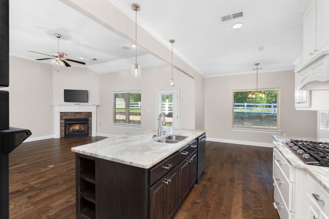 10 EUREKA TRL, Atoka, TN 38004