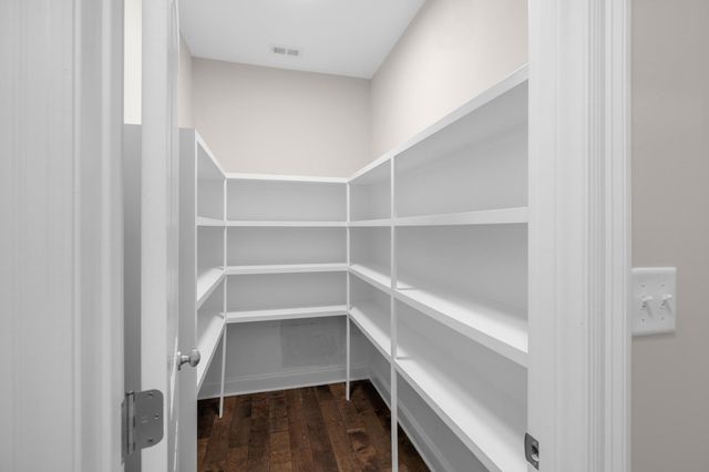 10 EUREKA TRL, Atoka, TN 38004