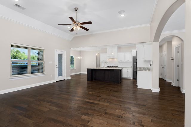 10 EUREKA TRL, Atoka, TN 38004