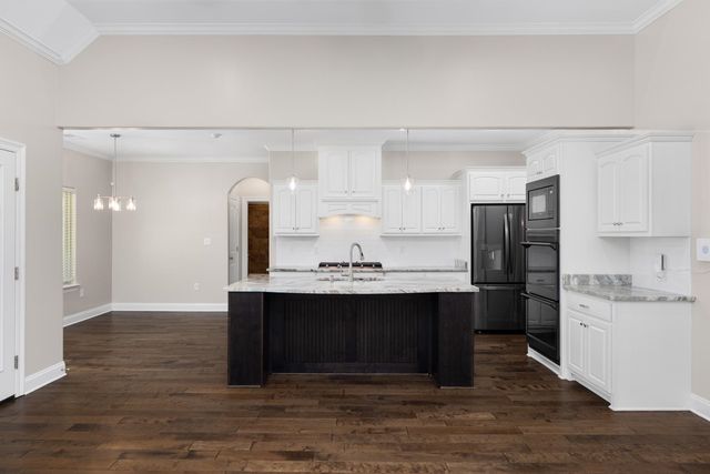 10 EUREKA TRL, Atoka, TN 38004