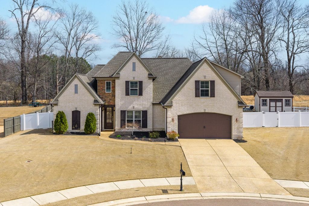 10 EUREKA TRL, Atoka, TN 38004