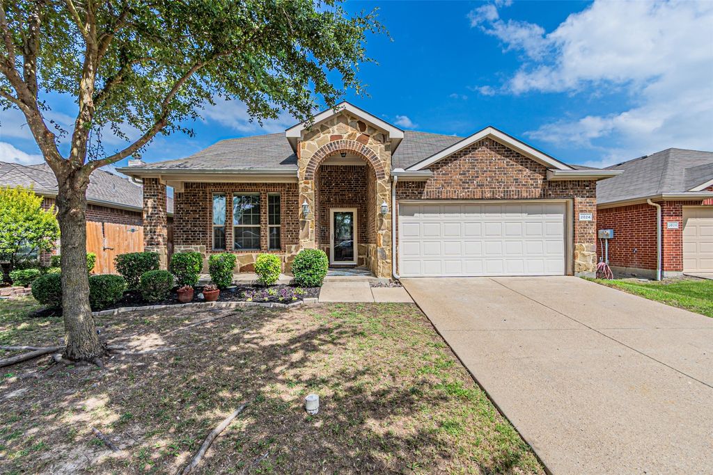2024 Karsen Lane, Heartland, TX 75126