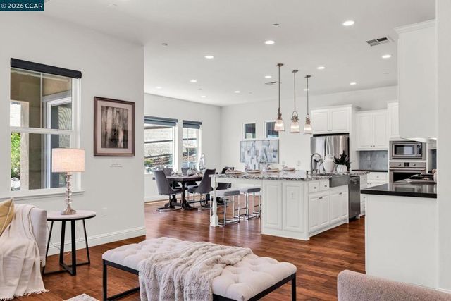 4252 Oak Knoll Dr, Dublin, CA 94568